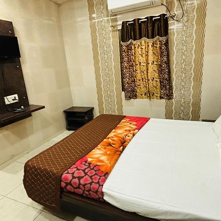 Hotel Shree Nath - 200 Meters From Dwarkadhish Temple Εξωτερικό φωτογραφία