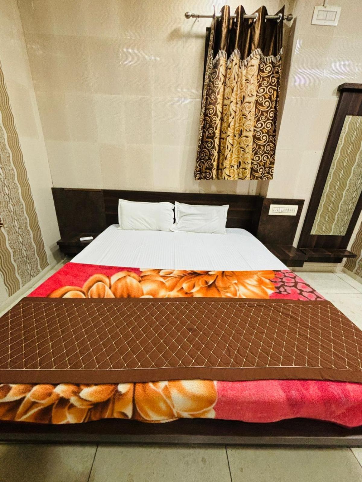 Hotel Shree Nath - 200 Meters From Dwarkadhish Temple Εξωτερικό φωτογραφία