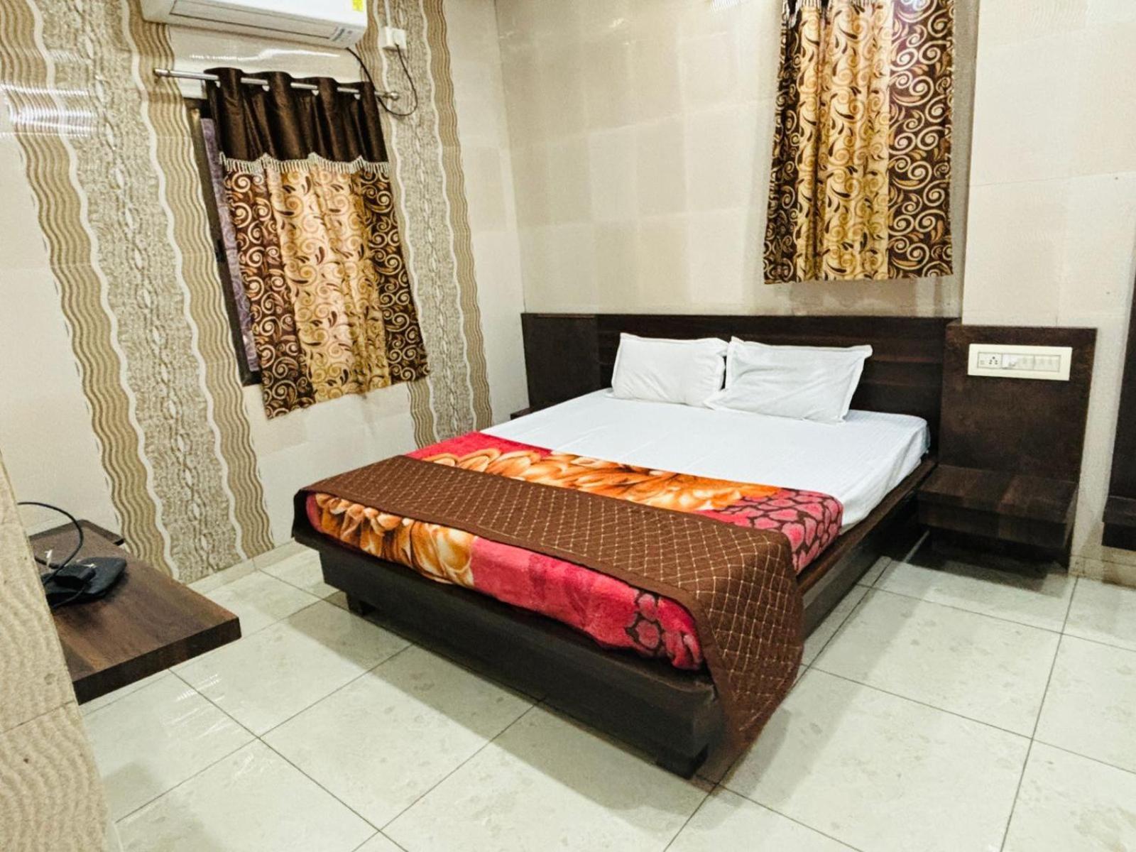 Hotel Shree Nath - 200 Meters From Dwarkadhish Temple Εξωτερικό φωτογραφία